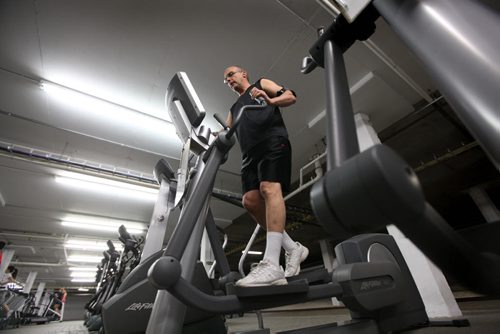 Art of Gord Giesbrecht, working out at the Frank Kennedy Gym. Training Basket column. November 20, 2013 Ruth Bonneville / Winnipeg Free Press