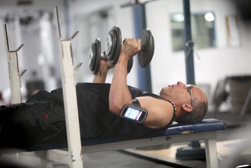 Art of Gord Giesbrecht, working out at the Frank Kennedy Gym. Training Basket column. November 20, 2013 Ruth Bonneville / Winnipeg Free Press