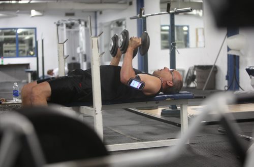 Art of Gord Giesbrecht, working out at the Frank Kennedy Gym. Training Basket column. November 20, 2013 Ruth Bonneville / Winnipeg Free Press