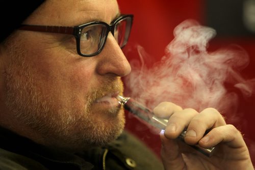 Photos for Bruce Owen's  49.8 story on ( electric ) e-cigarettes.  49.8  Nov 23, 2013 Ruth Bonneville / Winnipeg Free Press