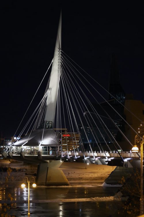 The Esplanade Riel over the Red River and the Canadian Musuem for Human Rights, Saturday, November 23, 2013. (TREVOR HAGAN/WINNIPEG FREE PRESS)