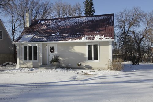 Homes.  102 Garden Road in St. James, the realtor Daryl Newis.    Todd Lewys story  Wayne Glowacki / Winnipeg Free Press Nov. 26. 2013