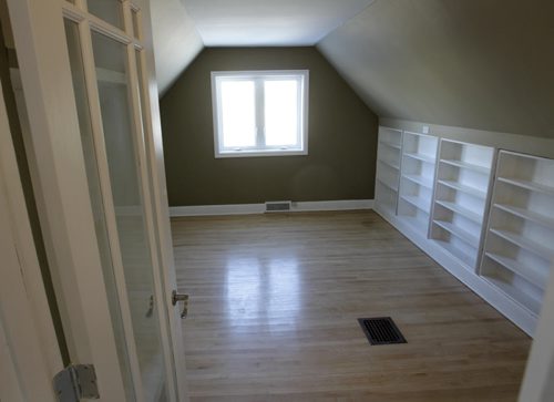 Homes. One of two rooms on the second floor at 102 Garden Road in St. James, the realtor Daryl Newis.   Todd Lewys story  Wayne Glowacki / Winnipeg Free Press Nov. 26. 2013