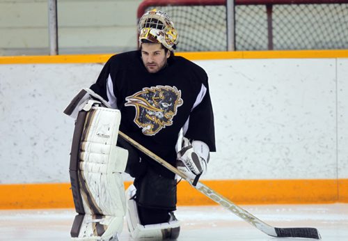 University of Manitoba Bisons mens hockey team practice. U of M. Goalie Joe Caliguri. BORIS MINKEVICH / WINNIPEG FREE PRESS  November 26, 2013