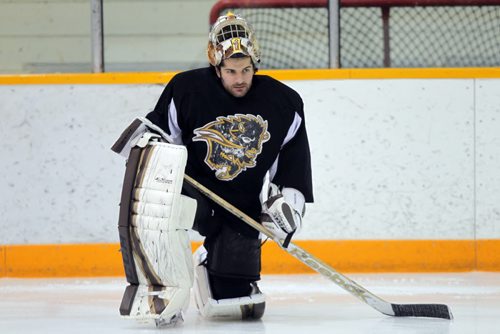 University of Manitoba Bisons mens hockey team practice. U of M. Goalie Joe Caliguri. BORIS MINKEVICH / WINNIPEG FREE PRESS  November 26, 2013