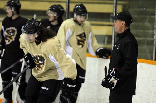 University of Manitoba Bisons mens hockey team practice. U of M. Coach Mike Sirant, right. BORIS MINKEVICH / WINNIPEG FREE PRESS  November 26, 2013