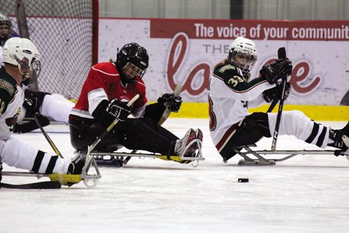 Canstar Community News The Manitoba Falcons' Stephanie Kardal (centre) chases afte a loose puck. (JORDAN THOMPSON)