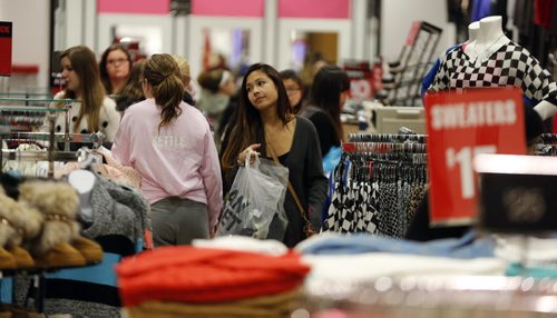 Black Friday  in WPG  kicked off with thousands of consumers heading for Polo Park Mall and the stores ringing the area  with some stores opening at 6and 7am Äì Nov. 29 2013 / KEN GIGLIOTTI / WINNIPEG FREE PRESS  OUR WINNIPEG Äì in photo  clothing stores like Sirens had big crowds during the Polo Park  Black Friday Sale