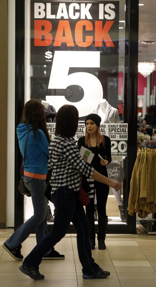 Black Friday  in WPG centred kicked off with thousands of consumers heading for Polo Park Mall and the stores ringing the area  with some stores opening at 6and 7am Äì Nov. 29 2013 / KEN GIGLIOTTI / WINNIPEG FREE PRESS  OUR WINNIPEG Äì in photo big discounts offered at Polo Park clothing stores as staff stood outside handing out fliers to passing shoppers