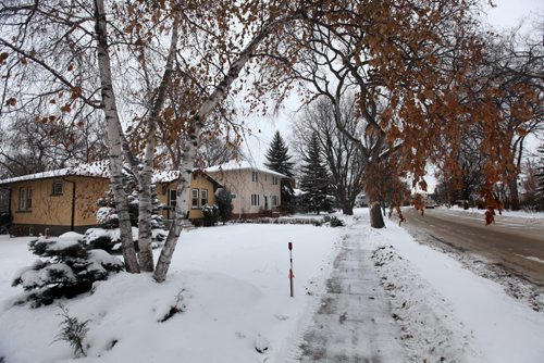 Generic row of homes in RIver Heights and Tuxedo area to go with story on raising property taxes and the new budget.  Nov 29,, 2013 Ruth Bonneville / Winnipeg Free Press