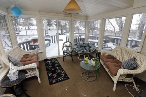 RE- Sale HOMES - 3 season room ,  14 Park Place East in Tuxedo / story Todd Lewys Dec . 3  2013  /  KEN GIGLIOTTI / WINNIPEG FREE PRESS