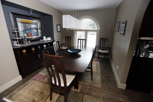 RE- Sale HOMES - dining room , 14 Park Place East in Tuxedo / story Todd Lewys Dec . 3  2013  /  KEN GIGLIOTTI / WINNIPEG FREE PRESS