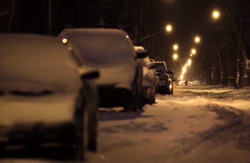 Snowy scene on Home Street in Winnipeg after 15cm. snowfall overnight. Wayne Glowacki/Winnipeg Free Press Dec.5 2013