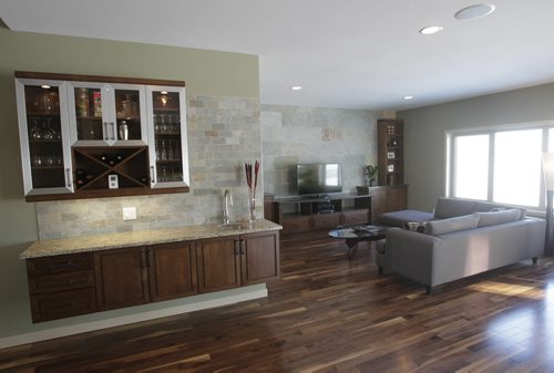 Homes.  At left is the wet bar on the open main floor at 2039 Prairie Ridge Drive in East St. Paul, the realtor is Mark Penner. Todd Lewys story  Wayne Glowacki / Winnipeg Free Press Dec.9 2013