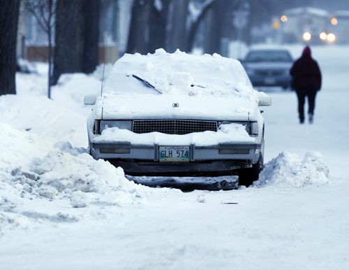 STDUP ,Parking ban going into effect ,  Know Your Zone , the snow clearing  of  residential streets will start at 7pm Tuesday  and  cars in the way will be ticketed and towed ,, zones B,J,L,M,O,R, & V will be the first zones  to be cleared ,  Dec. 10 2013 / KEN GIGLIOTTI / WINNIPEG FREE PRESS