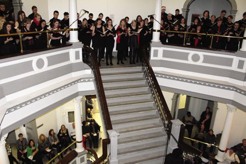 Canstar Community News The University of Manitoba's singers and Faculty of Music treated visitors to a Christmas concert Thursday afternoon in the campus' administrative building. (JORDAN THOMPSON)
