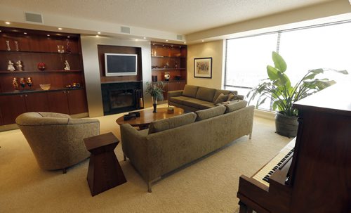 livingroom  / RE-Sale HOMES Äì 200 Tuxedo 18D  Edgeland Condos penthouse condo , todd lewys story ,   Dec. 12 2013 / KEN GIGLIOTTI / WINNIPEG FREE PRESS