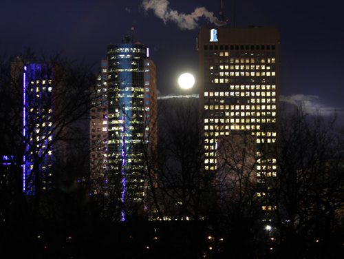 Full moon behind Winnipeg on Tuesday morning.Wayne Glowacki / Winnipeg Free Press Dec.17. 2013