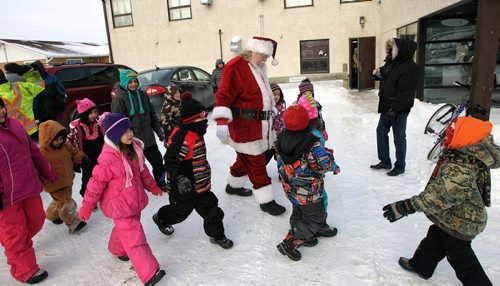 Santa arrives by helicopter at the Sergeant Tommy Prince School on the Brokenhead Ojibway First Nation with MKO Grand Chief David Harper during the Santa Express tour.  131218 December 18, 2013 Mike Deal / Winnipeg Free Press