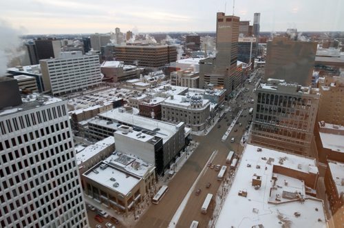 Portage Ave looking west in downtown Winnipeg as seen from the 22 floor of 201 Portage Ave-For files- Dec 20, 2013   (JOE BRYKSA / WINNIPEG FREE PRESS)