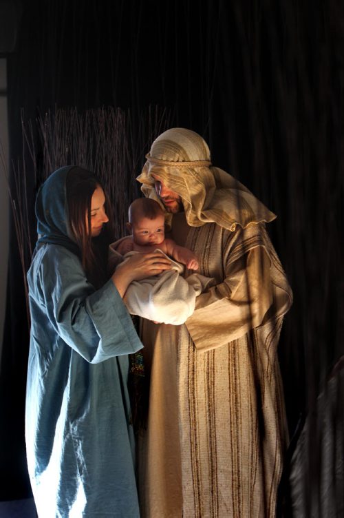 Cast members with Bethlehem LIVE! at Gateway Church reenact the birth of baby Jesus for their annual Christmas production.  See story. Dec 21, 2013 Ruth Bonneville / Winnipeg Free Press