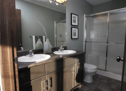 Homes. The bathroom off of the master bedroom in a new home at 338 Eagleview Road in Bridgwater Lake,  Signature Homes Jeff McArthur is the realtor. Todd Lewys story Wayne Glowacki / Winnipeg Free Press Dec.23. 2013