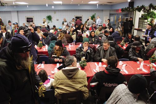 Canstar Community News The Salvation Army's Festive Feast of Christmas Cheer at its Henry Avenue location. (JORDAN THOMPSON)