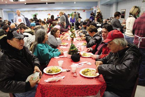 Canstar Community News The Salvation Army's Festive Feast of Christmas Cheer at its Henry Avenue location. (JORDAN THOMPSON)