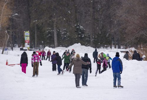 131225 Winipeg - DAVID LIPNOWSKI / WINNIPEG FREE PRESS (December 25, 2013)  Skate traffic at Assiniboine Park on Christmas Day.