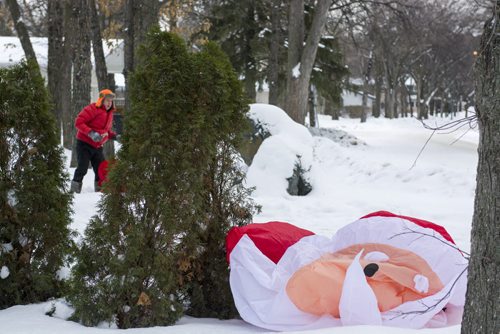 131226 Winipeg - DAVID LIPNOWSKI / WINNIPEG FREE PRESS (December 26, 2013)  Paul Beauregard takes down his giant inflatable Christmas decorations in his front yard Thursday morning, the morning after Christmas (Boxing Day).