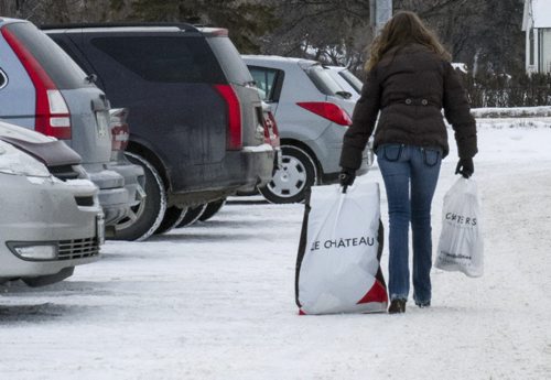 131226 Winipeg - DAVID LIPNOWSKI / WINNIPEG FREE PRESS (December 26, 2013)  A woman drags her shopping bags back to her vehicle Thursday morning after a successful shopping trip at Polo Park Shopping Centre for Boxing Day deals.