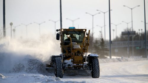 A snow grader clears a lane on Moray in Winnipeg, Saturday, December 28, 2013. (TREVOR HAGAN/WINNIPEG FREE PRESS)