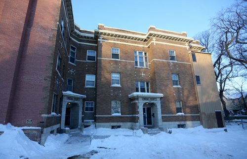 A Maryland Street apartment building that is without heat after the boiler failed, Wednesday, January 1, 2014. (TREVOR HAGAN/WINNIPEG FREE PRESS)