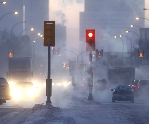 Icy exhaust fog along Notre Dame Ave. on a cold -30C Thursday morning.  For weather story Wayne Glowacki / Winnipeg Free Press Jan.2 2014