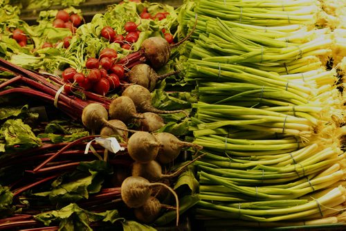 beets , radishes , onions - Monday Life Front , healthy produce ,for story by Shamona Harnett JAN. 3 2014 / KEN GIGLIOTTI / WINNIPEG FREE PRESS