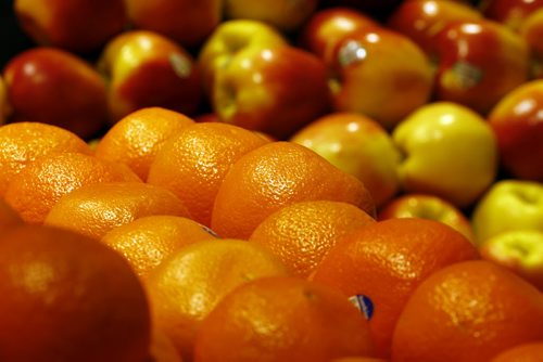 oranges, apples - Monday Life Front , healthy produce ,for story by Shamona Harnett JAN. 3 2014 / KEN GIGLIOTTI / WINNIPEG FREE PRESS
