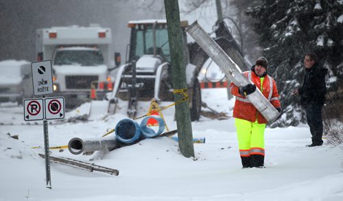 City workers along Laxdal rd in Charleswood Friday afternoon. See Kevin Rollason story. January 3, 2014 - Phil Hossack / Winnipeg Free Press)