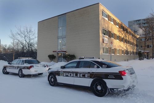 January 4, 2014 - 140104  -  Police investigate a suspicious death at 220 Fernwood Avenue Saturday, January 4, 2014. John Woods / Winnipeg Free Press. Winnipeg's 25th homicide of 2013.