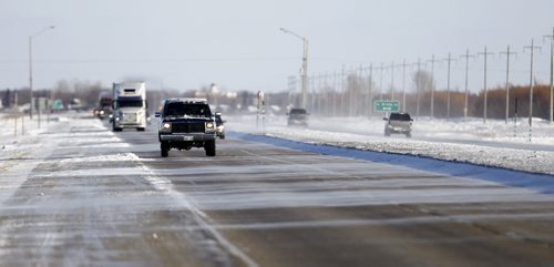 Sections of blowing snow across the west Perimeter Highway, Saturday, Wednesday, January 4, 2014. (TREVOR HAGAN/WINNIPEG FREE PRESS)