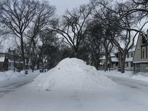 A Fierce & Gentle Cold Äì snow piles on  Burriows Ave after  street cleaning -  saturday picture page project  JAN. 7 2014 / KEN GIGLIOTTI / WINNIPEG FREE PRESS