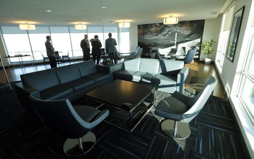 Runway 36 Executive lounge overlooking  tarmac - The Grand  Winnipeg Airport Hotel Äì martin cash story finance  JAN. 8 2014 / KEN GIGLIOTTI / WINNIPEG FREE PRESS