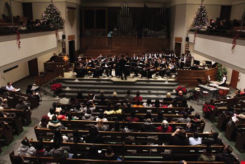 Canstar Community News Daniel McIntyre Collegiate's Christmas Concert at the First Mennonite Church of Winnipeg. (JORDAN THOMPSON)