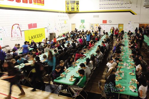 Canstar Community News Arthur A. Leach School's holiday feast. (JORDAN THOMPSON)