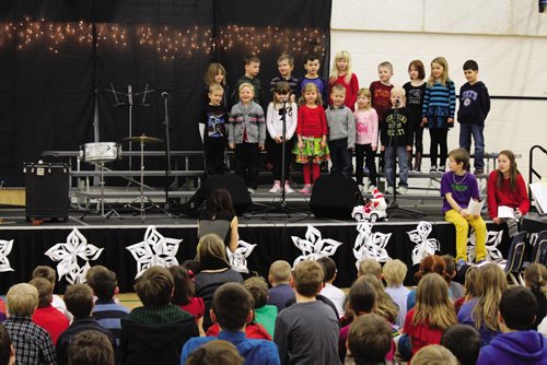 Canstar Community News Oak Bluff Community School Christmas concert rehearsal. (JORDAN THOMPSON)