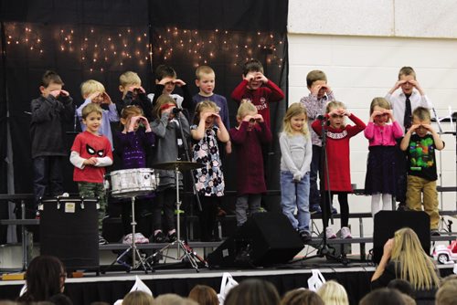 Canstar Community News Oak Bluff Community School Christmas concert rehearsal. (JORDAN THOMPSON)