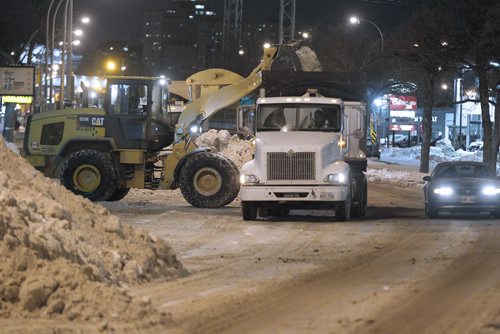 January 12, 2014 - 140112  -  Snow clearing on Pembina Highway Sunday, January 12, 2014.  John Woods / Winnipeg Free Press