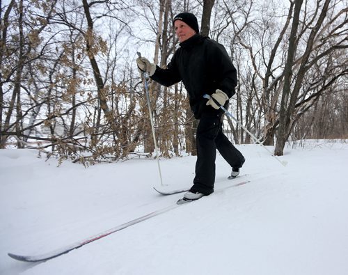 Dave Taylor cross country skiing near Wildwood Park Community Centre, Friday, January 24, 2014. (TREVOR HAGAN/WINNIPEG FREE PRESS)