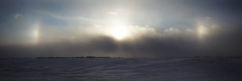 January 26, 2014 - 140126  -  Snow clouds roll in to obscure sun dogs over Winnipeg's Floodway Sunday, January 26, 2014. John Woods / Winnipeg Free Press. weather