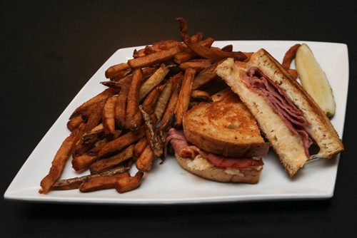 A Reuben sandwich at the Oakwood Cafe on Osborne Street. 140129 - Wednesday, January 29, 2014 -  (MIKE DEAL / WINNIPEG FREE PRESS)