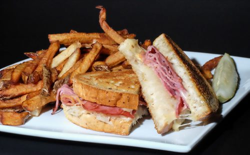 A Reuben sandwich at the Oakwood Cafe on Osborne Street. 140129 - Wednesday, January 29, 2014 -  (MIKE DEAL / WINNIPEG FREE PRESS)